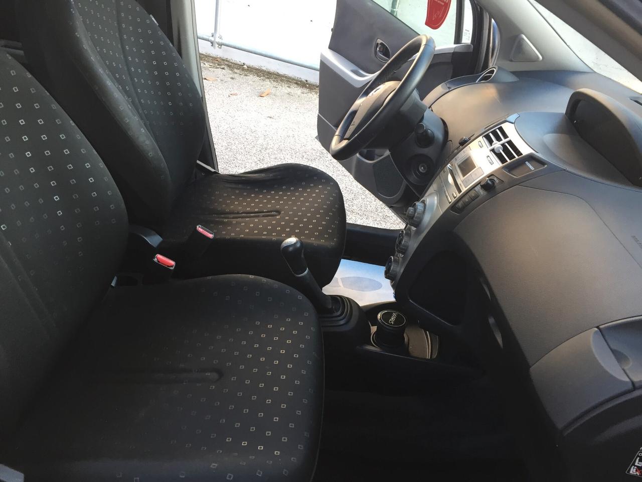 Toyota Yaris 1.0 5 porte Sol X NEOPATENTATI
