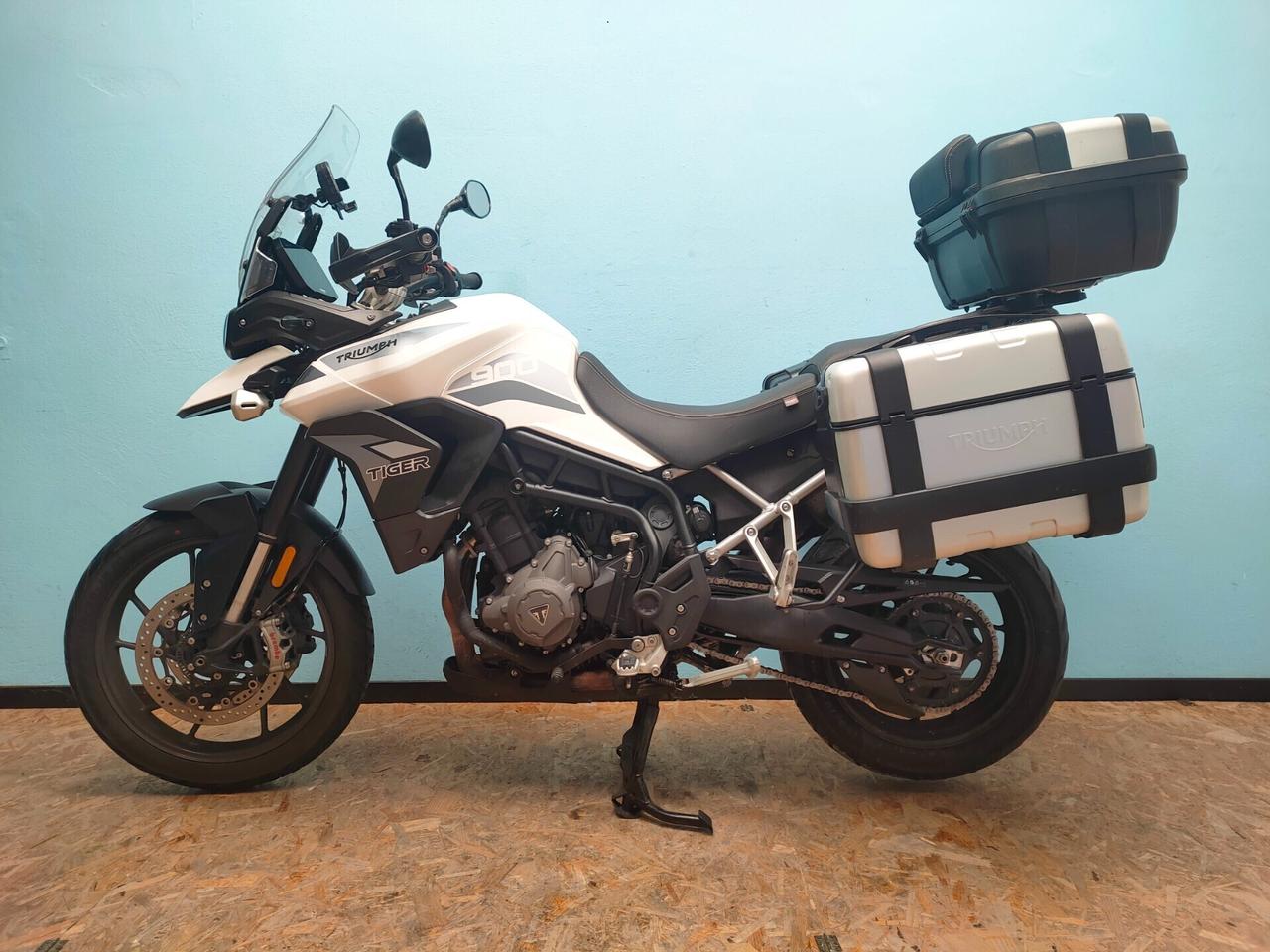 Triumph Tiger 900 GT PRO con tris borse originali