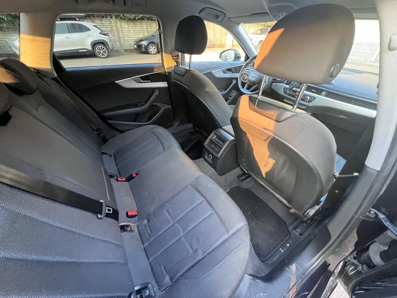 Audi A4 2.0 35 TDI Business Sport #8876