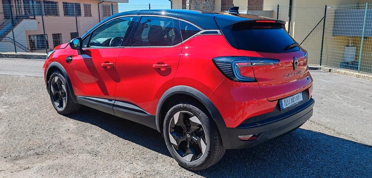 Renault Captur Full Hybrid E-Tech Incidentata