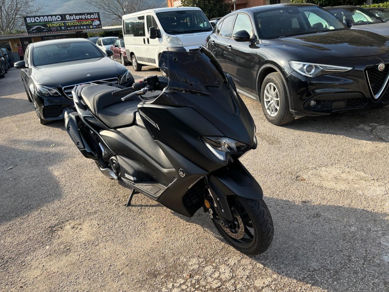 YAMAHA TMAX 560