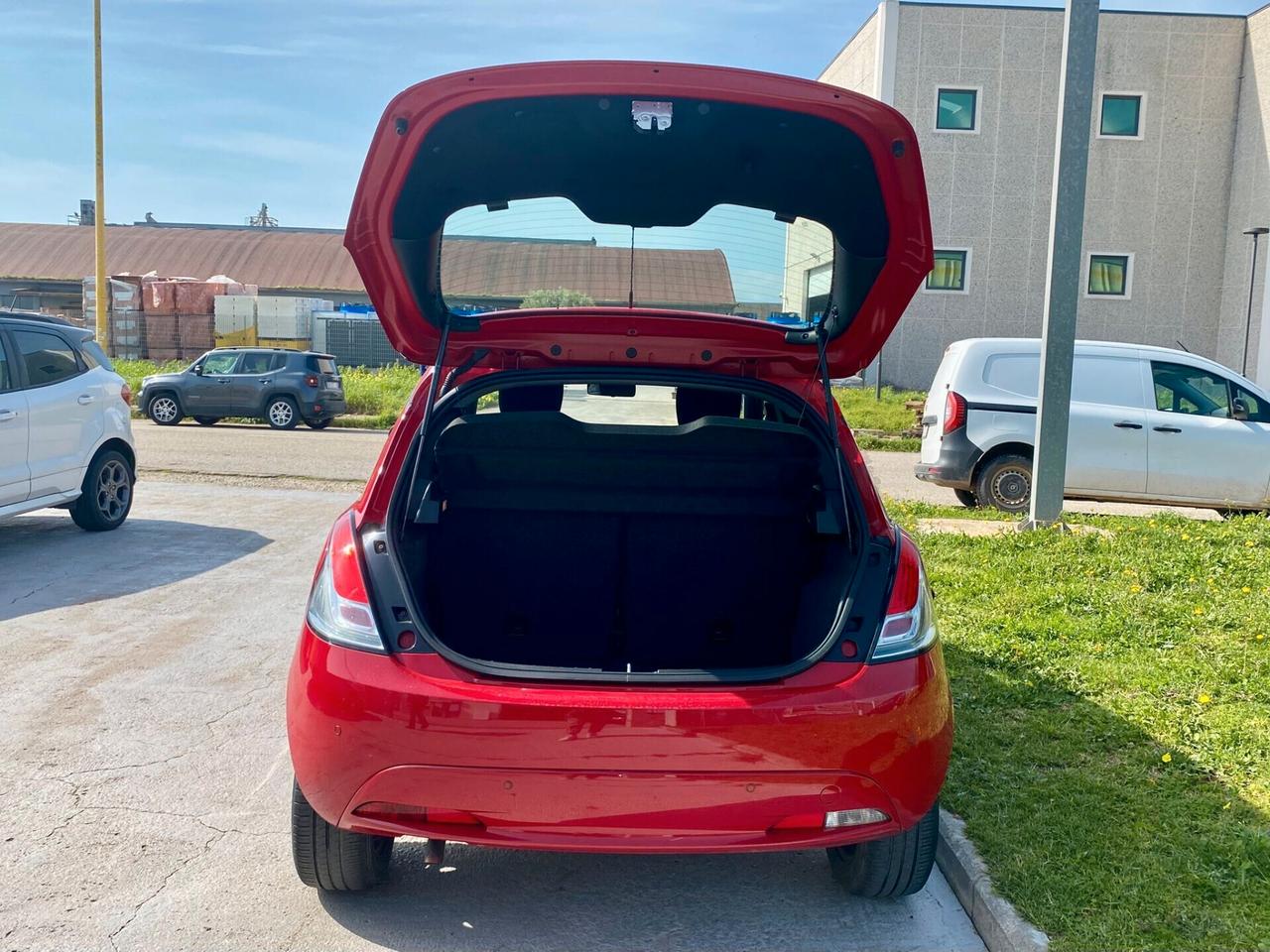 Lancia Ypsilon 0.9 TwinAir 85 CV S&S aut. Silver