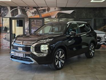Mitsubishi Outlander DISPONIBILE IN VARIE COLORAZIONI E ALLESTIMENTI - CONCESSIONARIO UFFICIALE