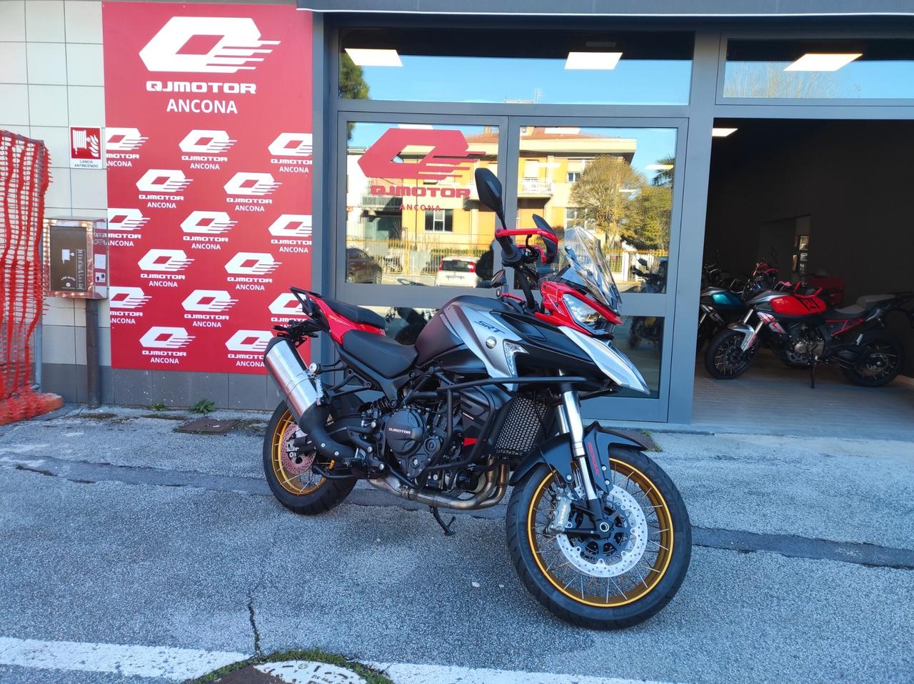 Qj Motor SRT 900 SX
