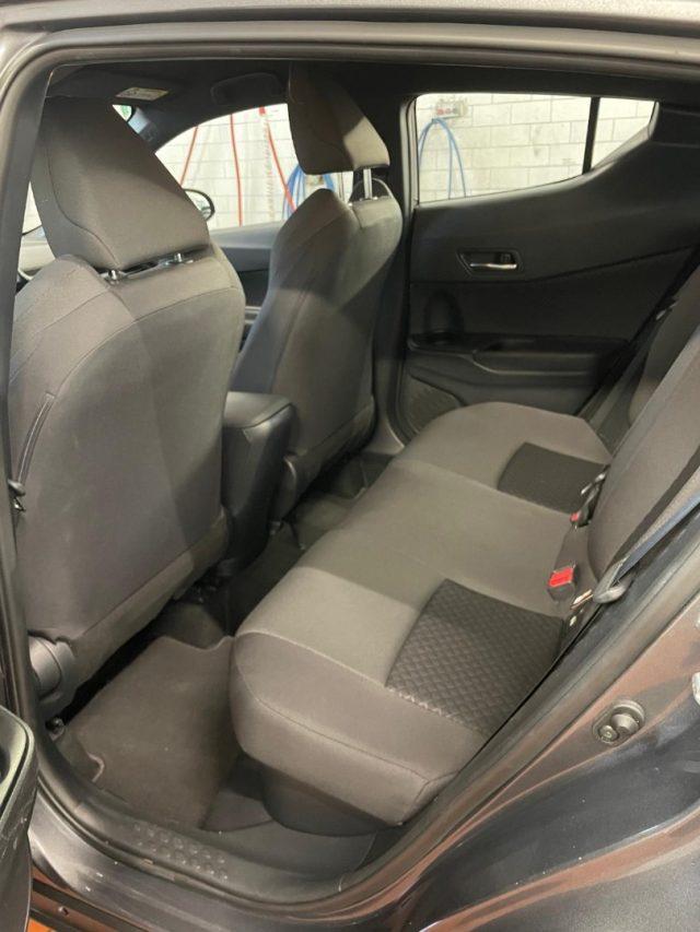 TOYOTA C-HR 1.8 Hybrid E-CVT Business