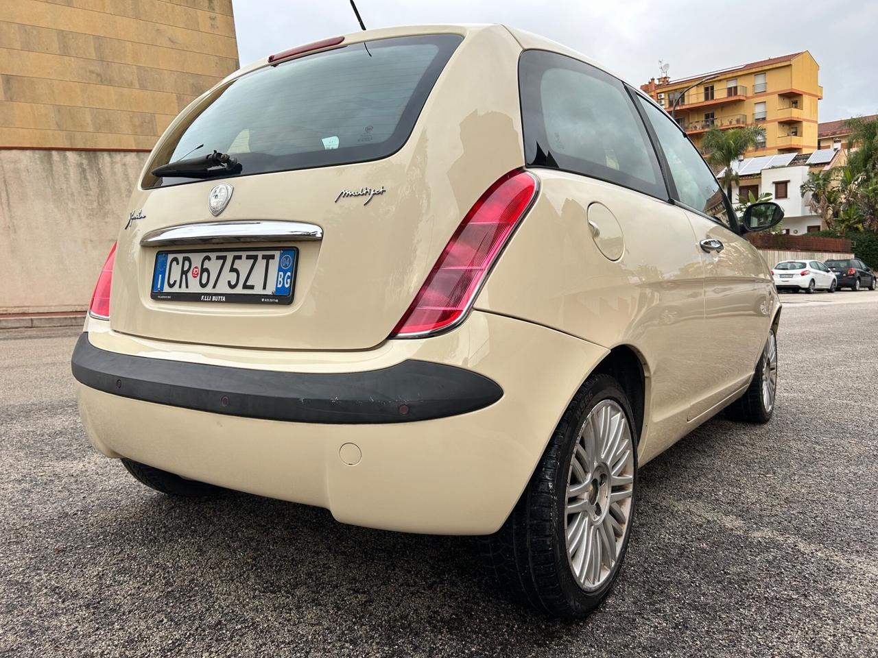 Lancia Ypsilon 1.3 Multijet ideale per neo patenta