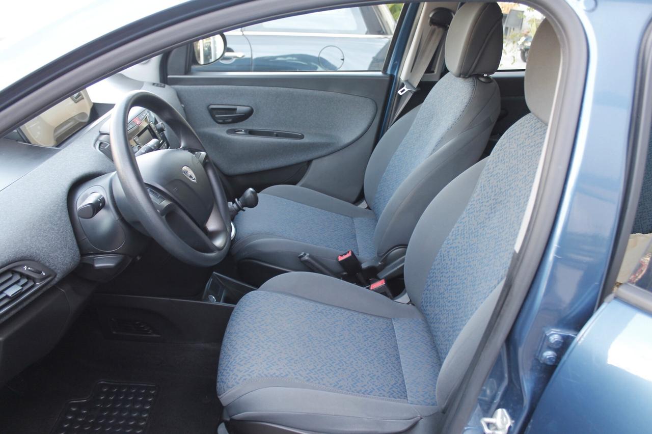 Lancia Ypsilon 1.0 FireFly 5 porte S&S Hybrid Silver