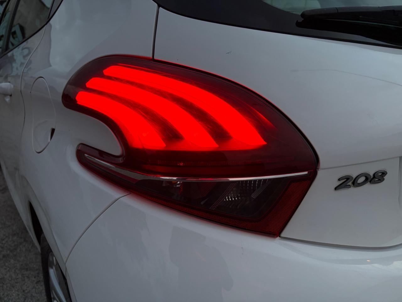 Peugeot 208 benzina 5 porte