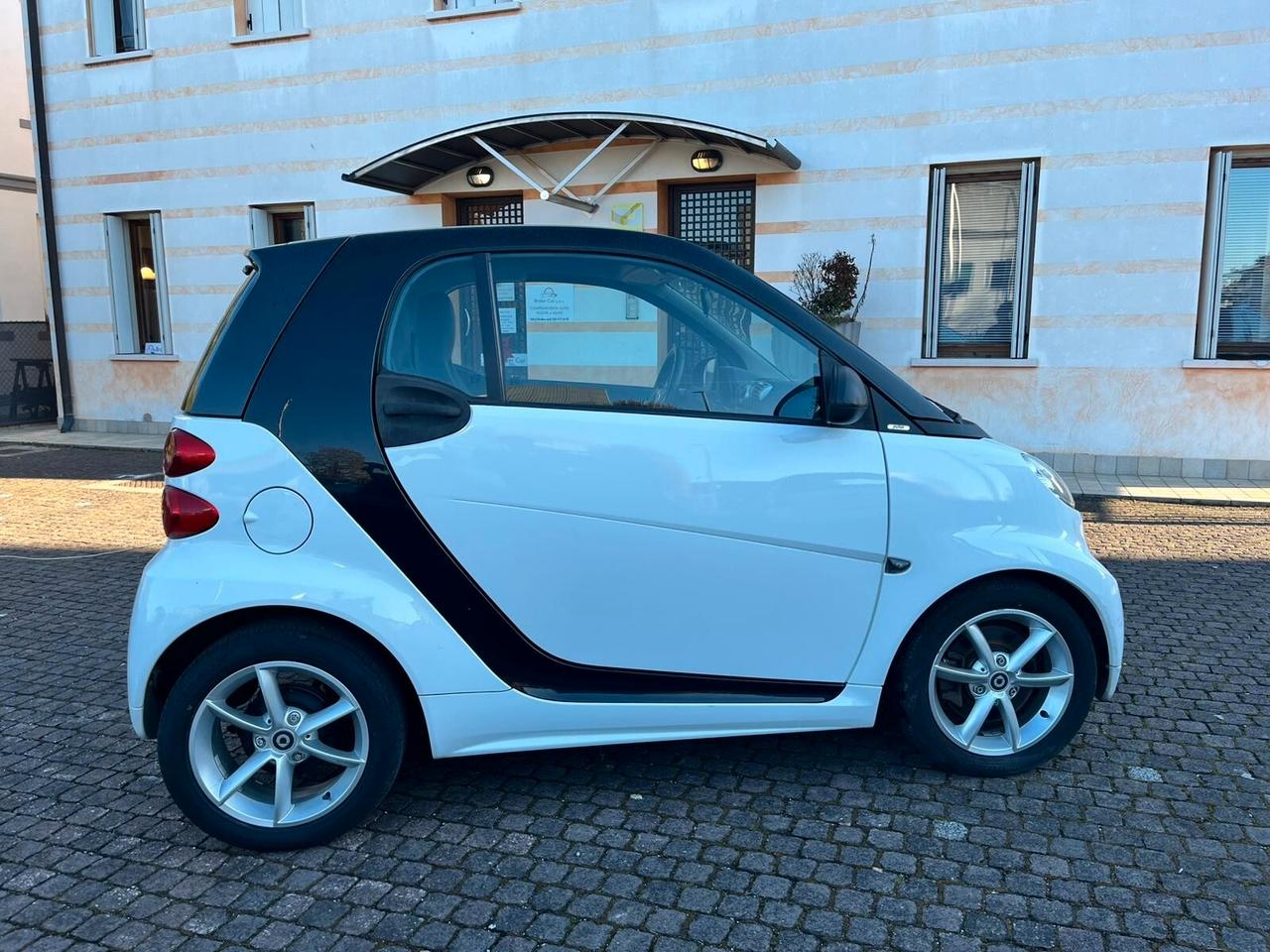 Smart ForTwo 1000 52 kW MHD coupé pure