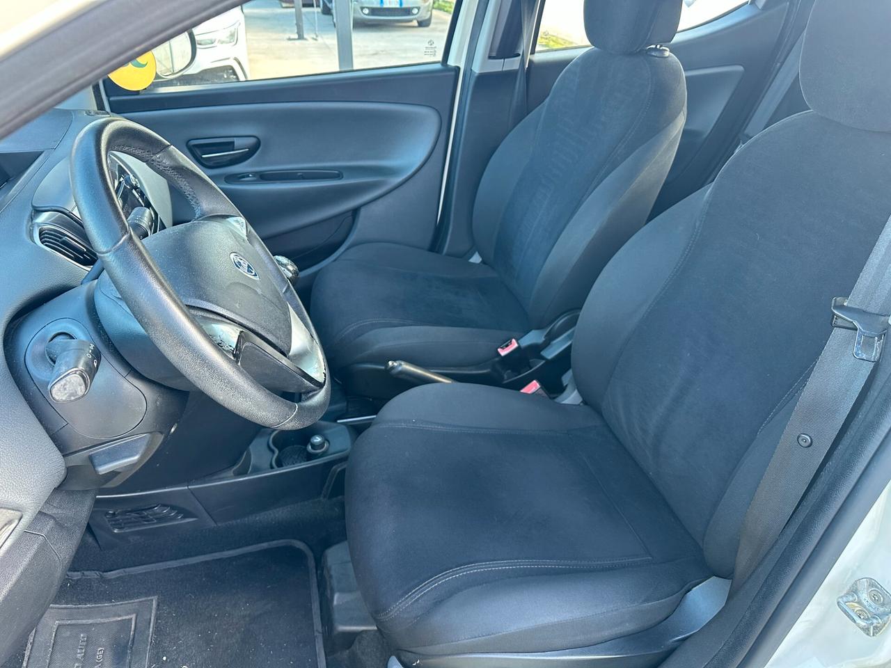 Lancia Ypsilon 1.2*8V*GOLD*PDC*MP3*CITY*NEOPATENTATI*