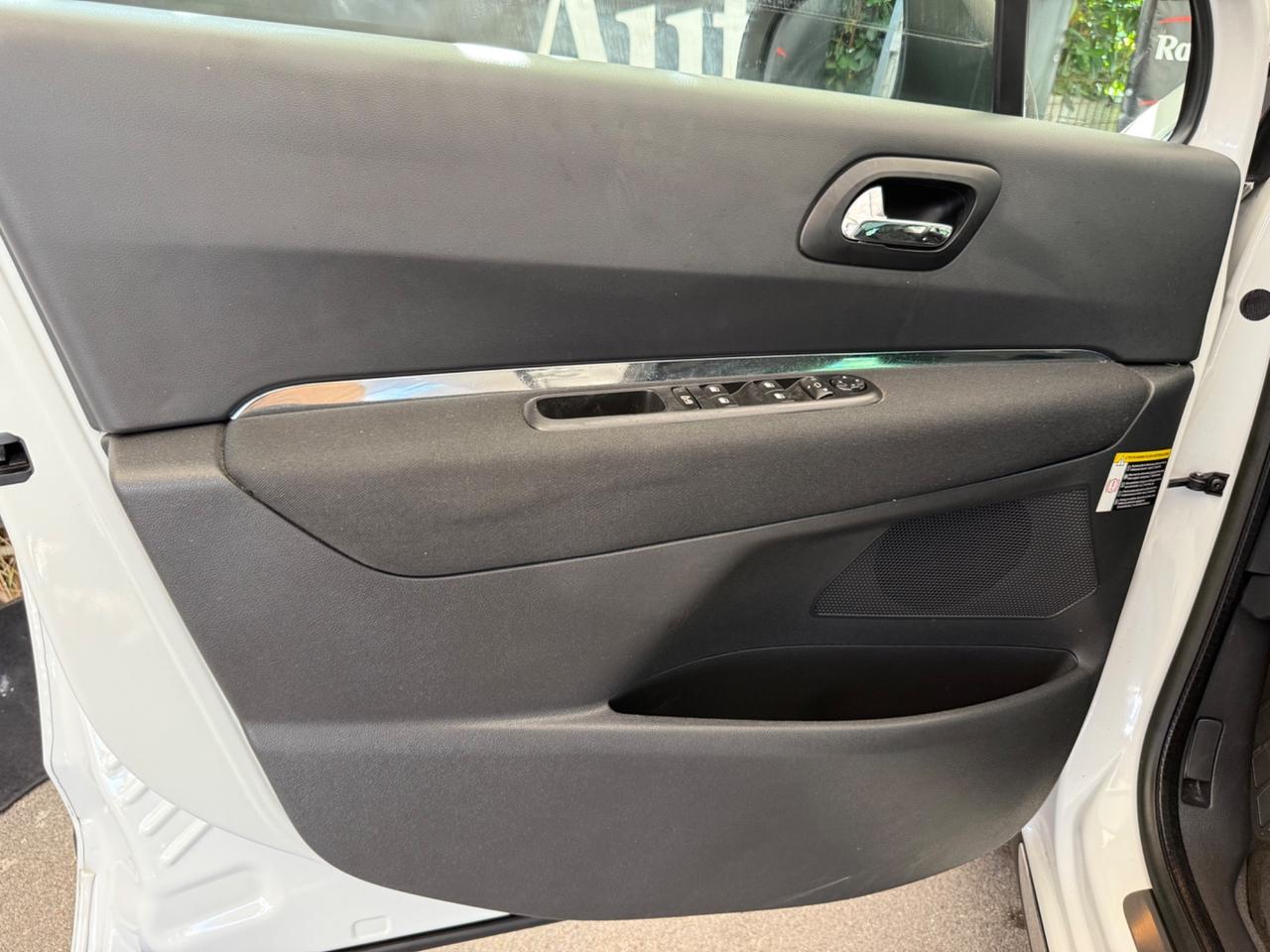 Peugeot 3008 2.0 HDi 150CV Allure