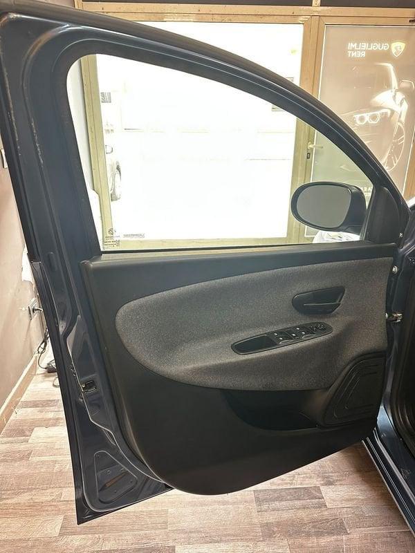 Lancia Ypsilon 1.0 FireFly 70cv Hybrid ALBERTA FERRETTI PREZZO VERO