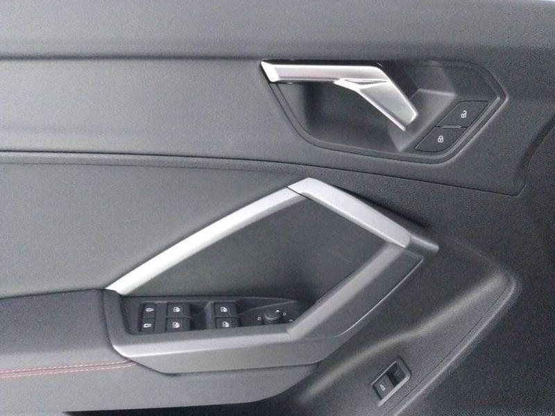 Audi Q3 Sportback 40 2.0 tdi Identity Black quattro 193cv s-tronic