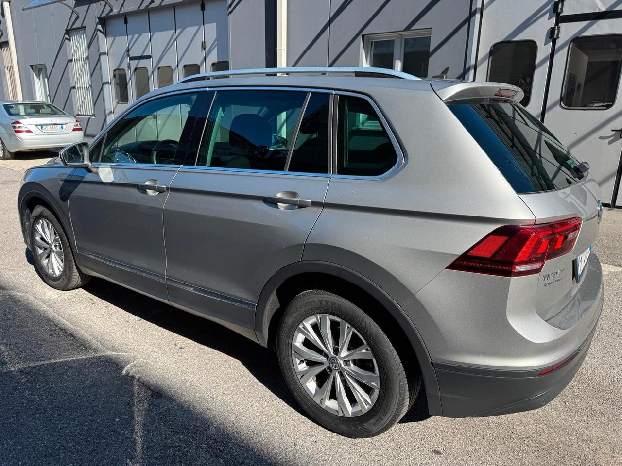 Volkswagen Tiguan 1.6 TDI SCR Business BlueMotion Technology*EURO6*NAVI*CERCHI
