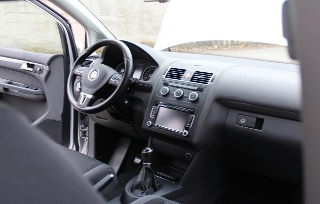 Volkswagen Touran Business 1.6 TDI Comfortline 7 POSTI 8 PNEUMATICI SU CERCHIO IN LEGA ORIGINALE