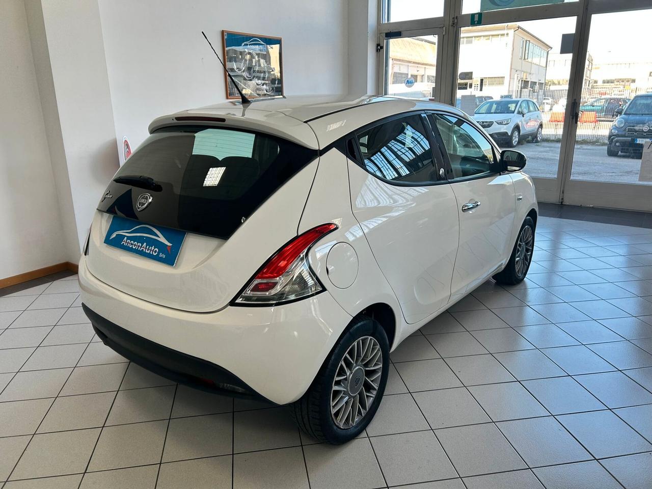 Lancia Ypsilon 1.2 GPL X NEOPATENTATI2013