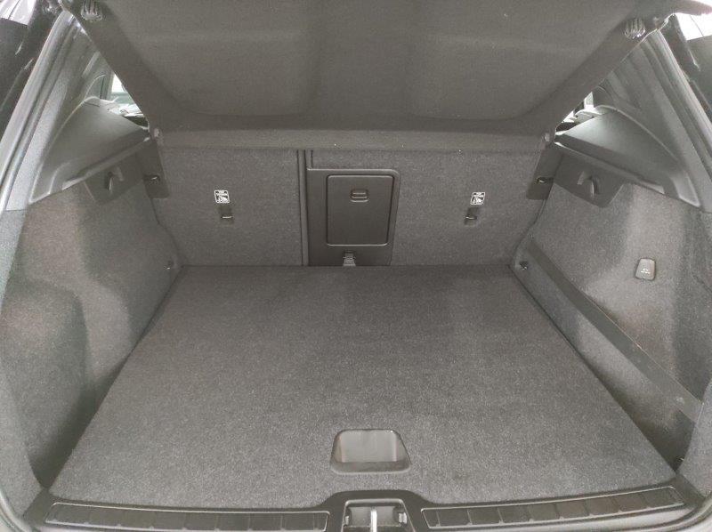 VOLVO XC40 (2017-->) - XC40 D3 Geartronic Momentum