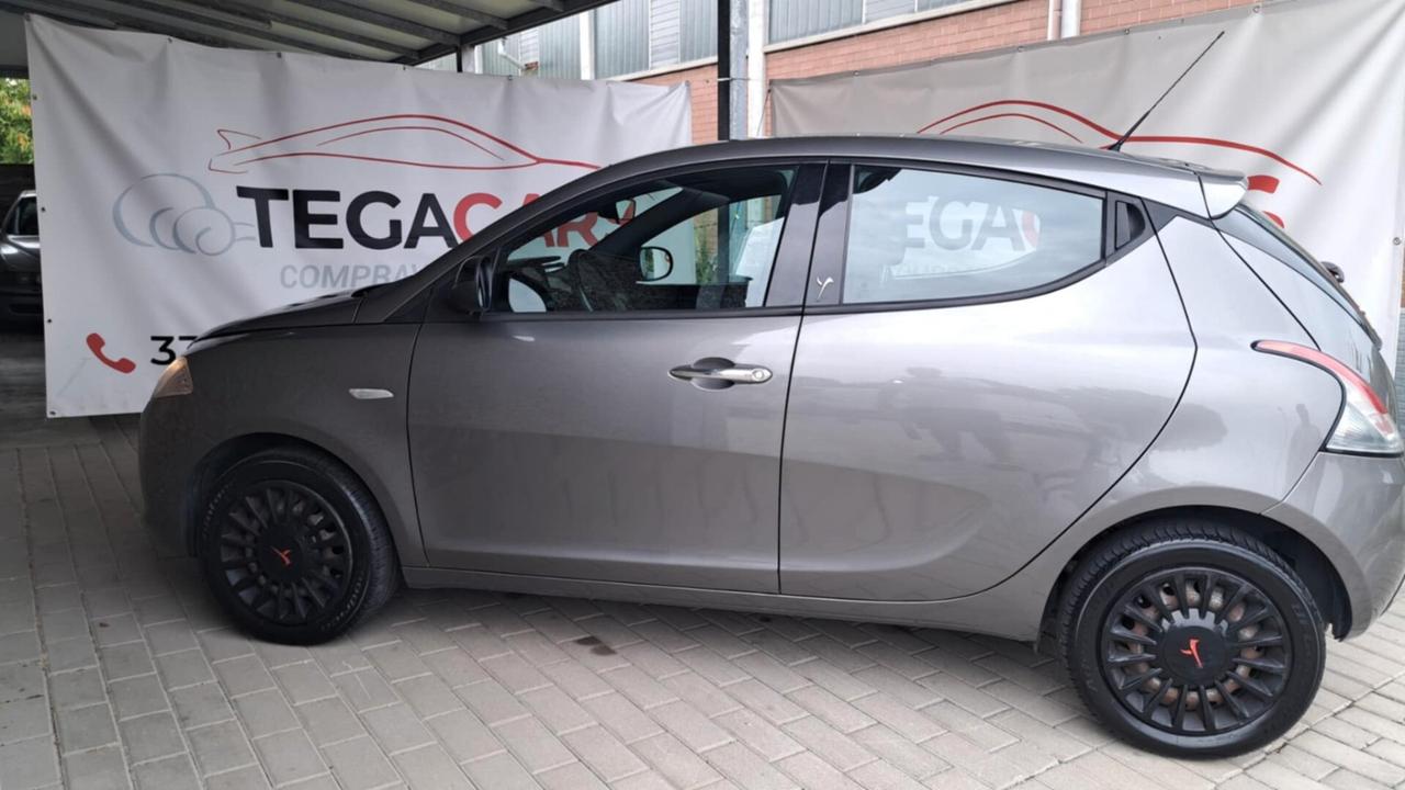 Lancia Ypsilon 1.2 69 CV 5 porte S&S Silver