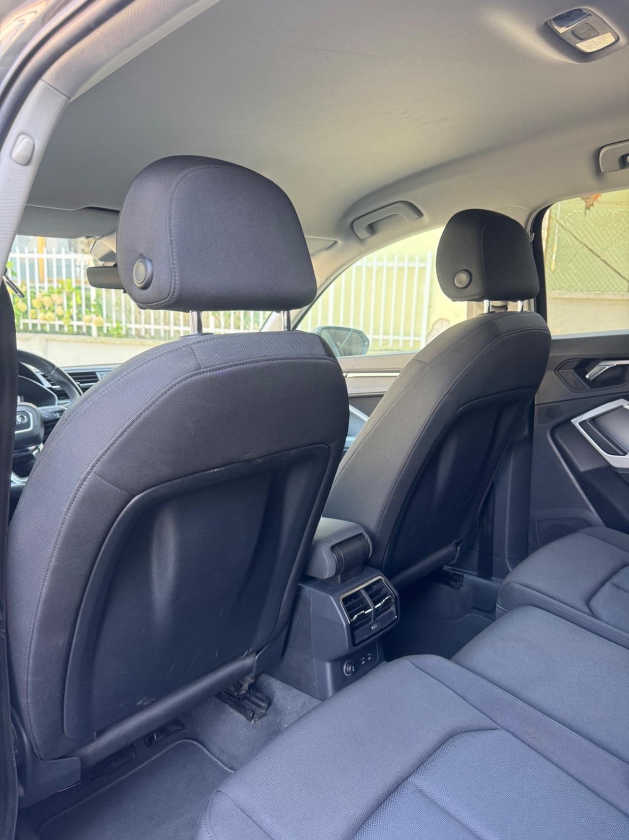 Audi Q3 35 TFSI Business Advanced