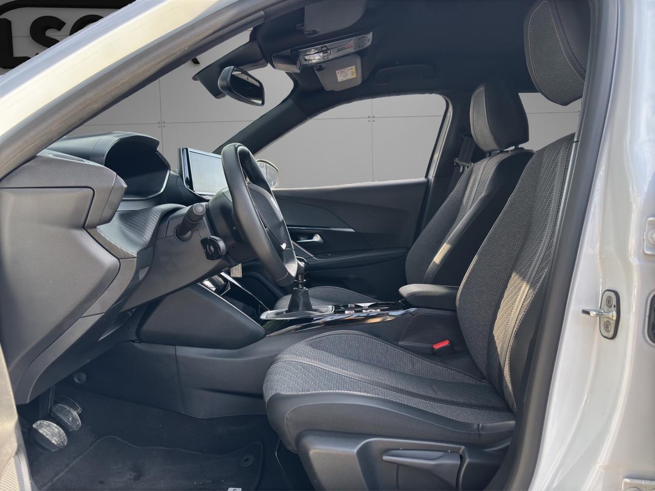 Peugeot - 2008 PureTech Allure - Unipro