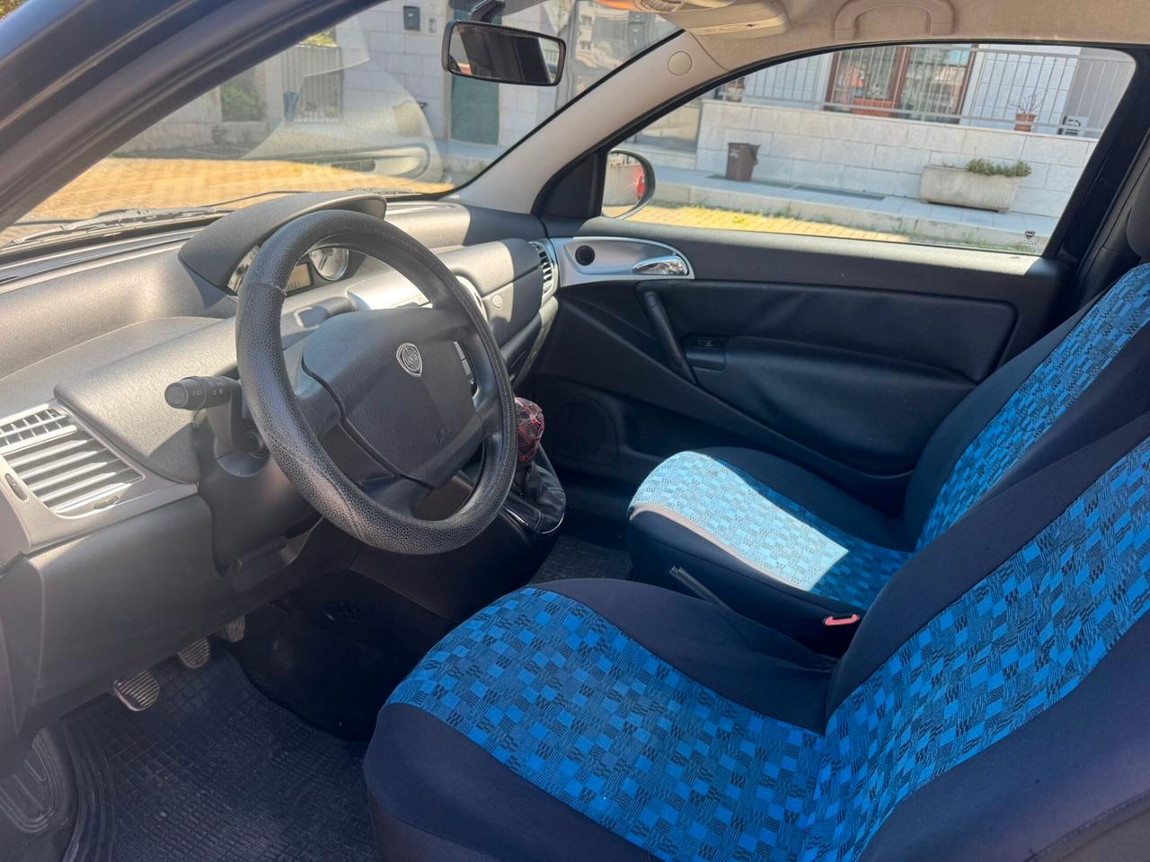 Lancia Ypsilon 1.3 MJT 75 CV Unyca