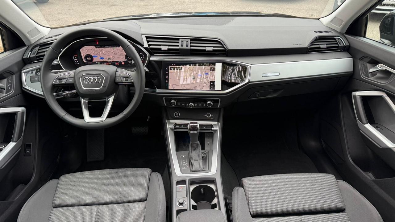 AUDI Q3 SPB 35 TDI IDENTITY BLACK KM0 2024 TETTO APRIBILE