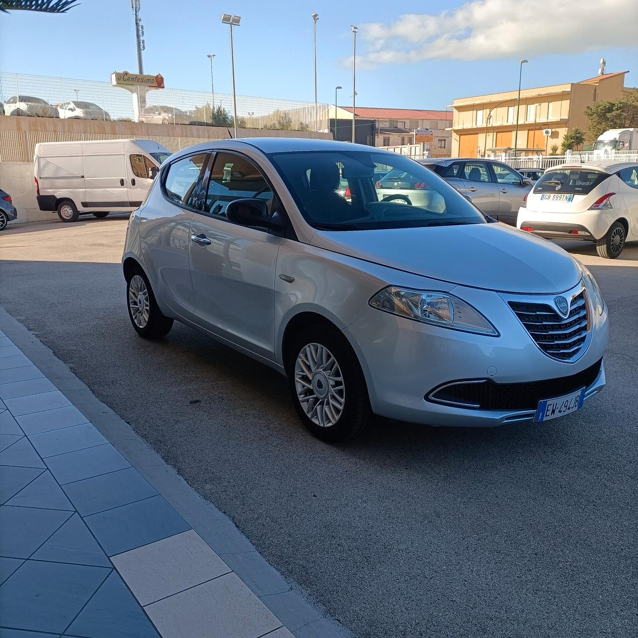 Lancia Ypsilon 1.2 69 CV 5 porte Gold