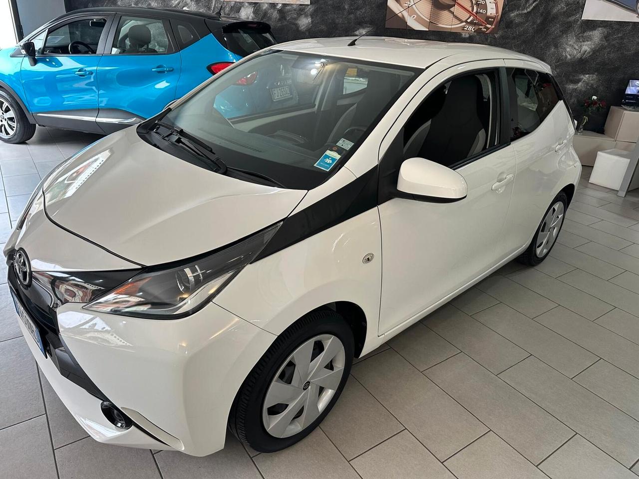 Toyota Aygo 1.0 VVT-i 69 CV 5 porte x-wave