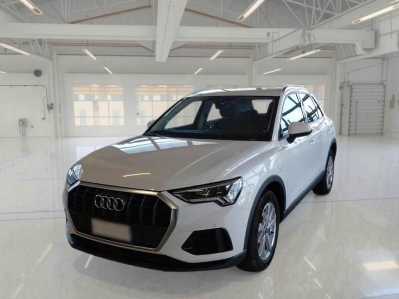 Audi Q3 45 TFSI e S tronic Business