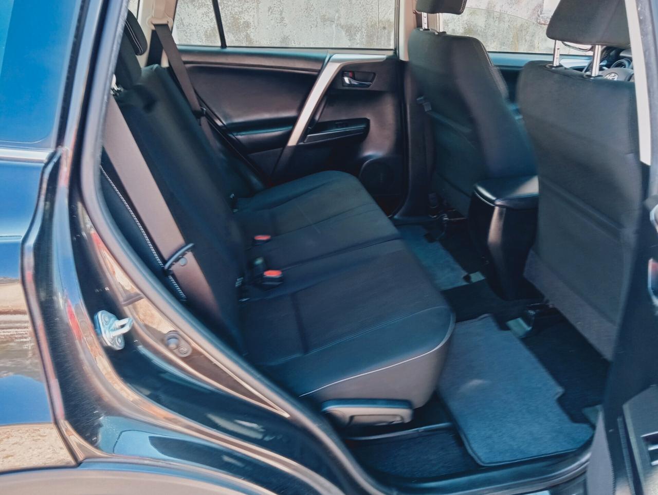 Toyota RAV 4 RAV4 2.0 D-4D 2WD Business