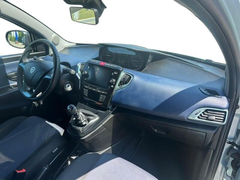 Lancia Ypsilon 1.0 FireFly 70cv Hybrid Platino