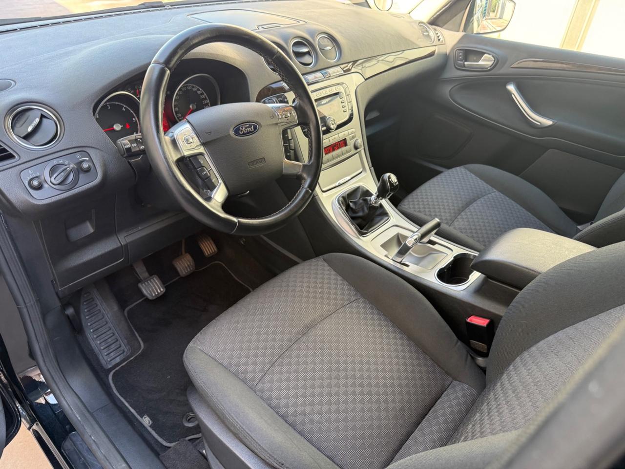 Ford Galaxy 2.0 TDCi 140 CV Ghia DPF