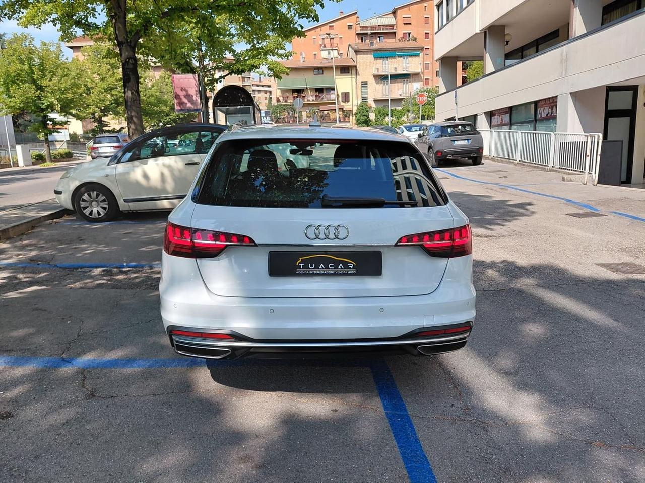 Audi A4 Business Advanced 40g-tron #11848