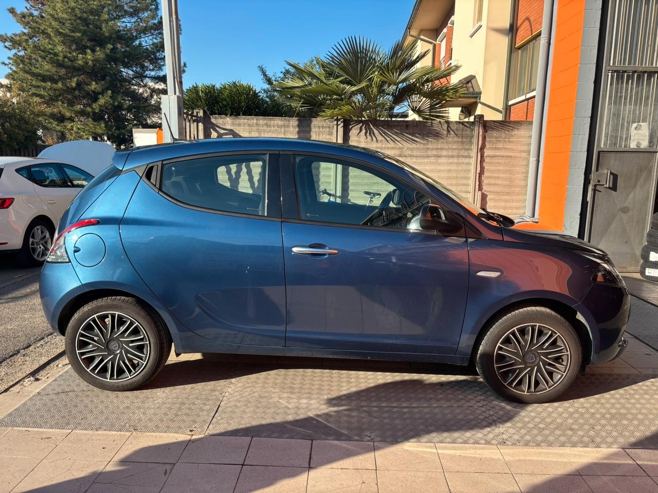 Lancia Ypsilon 1.0 FireFly 5 porte S&S Hybrid Ecochic A. Ferretti