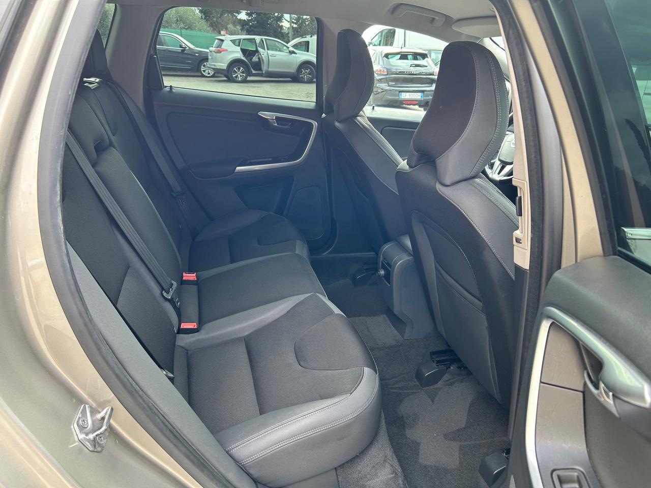 Volvo XC 60 XC60 D4 R-design Momentum Euro6