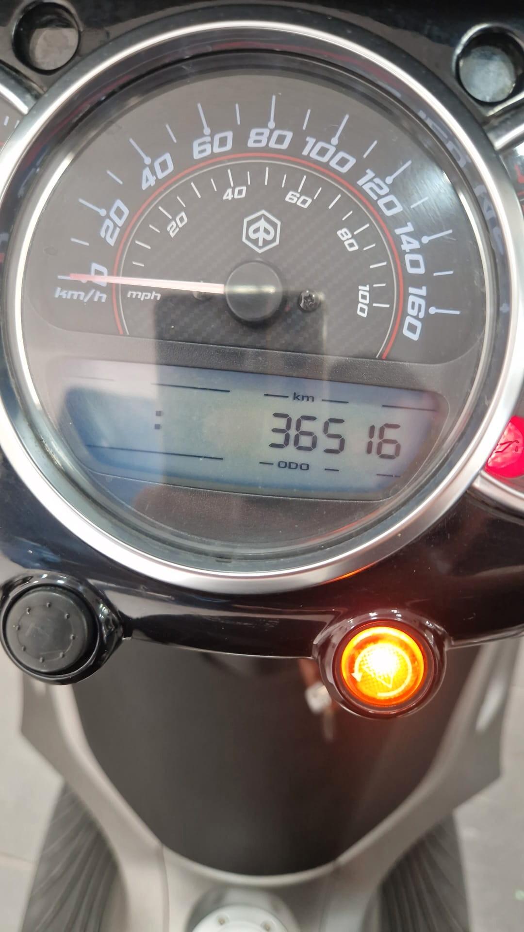 Piaggio Beverly 350 BASE