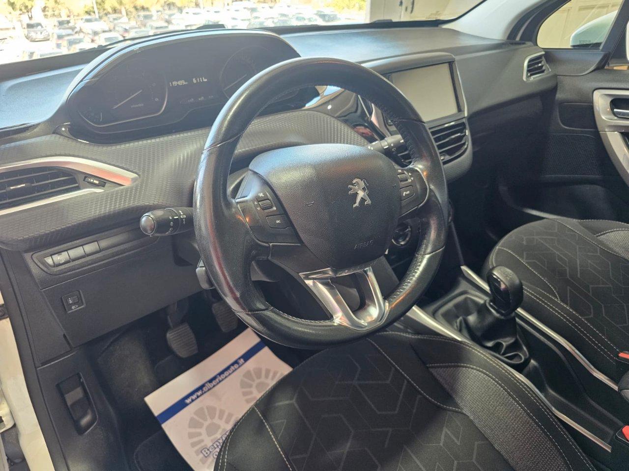 Peugeot 2008 2008 1.6 bluehdi Active 100cv my16
