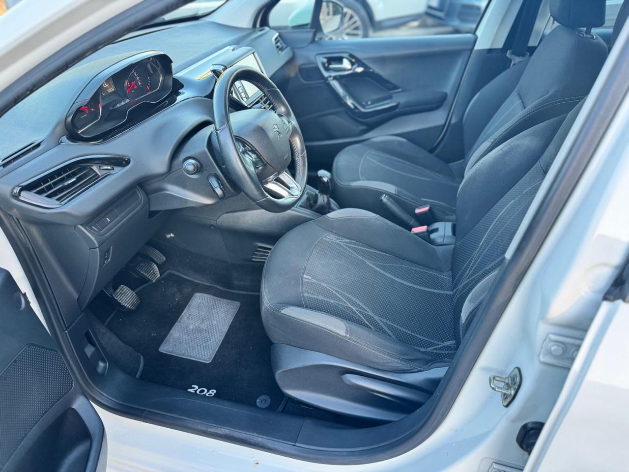 Peugeot 208 1.4 HDi 68 CV 5 porte Allure