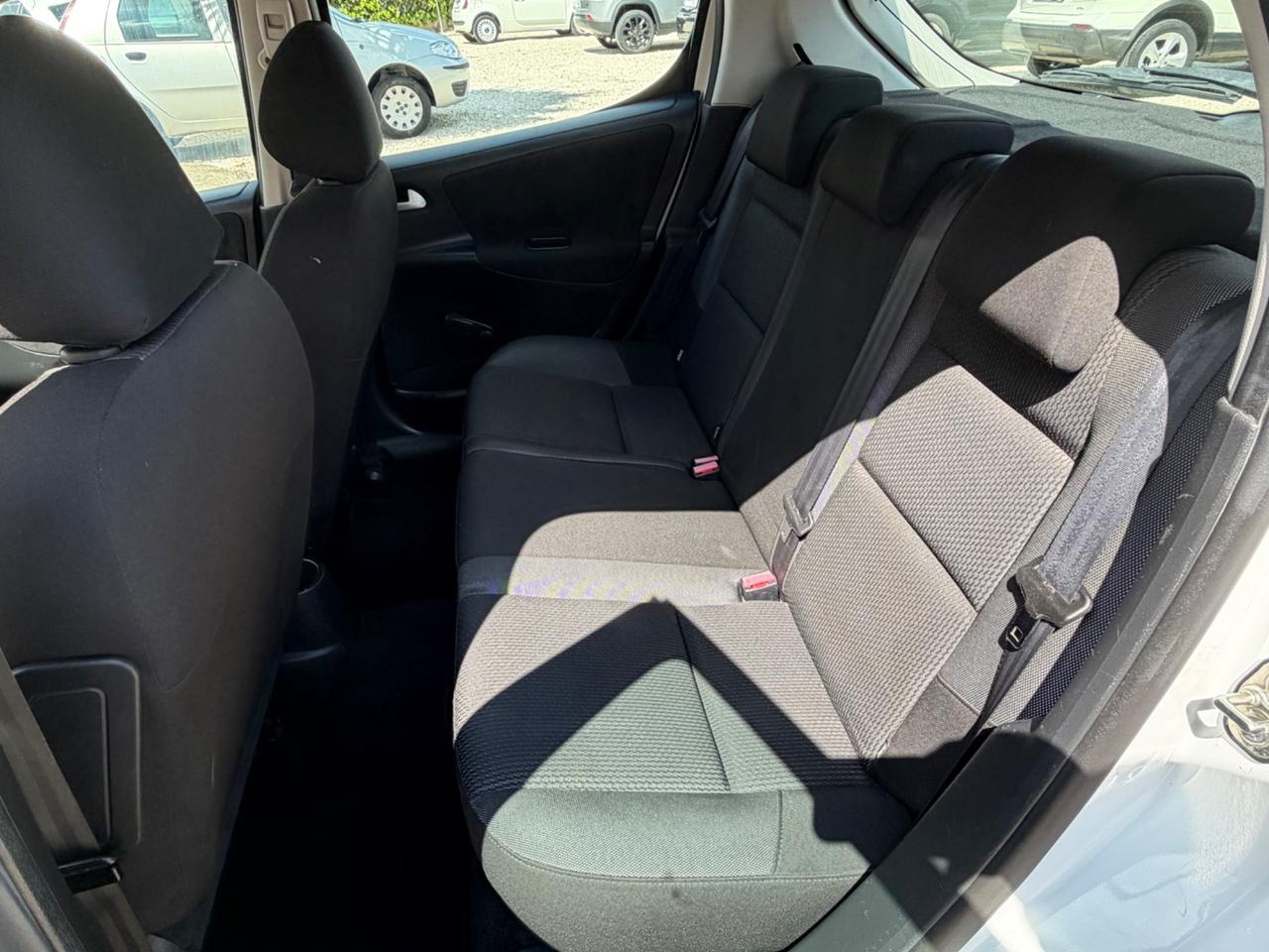 Peugeot 207 1.4 HDi 70CV 5p. Allure