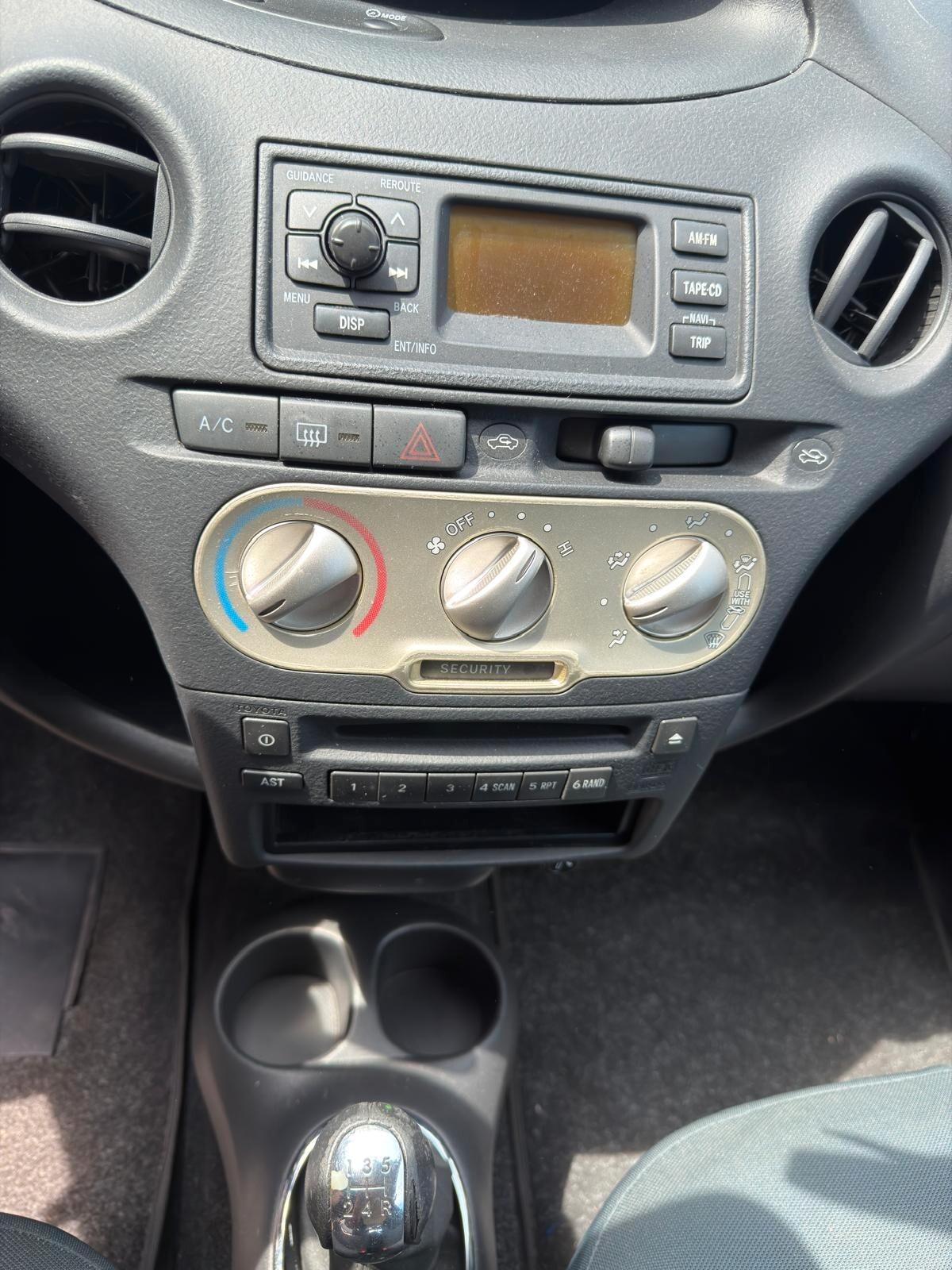 Toyota Yaris 1.0i 16V cat 3 porte Sol