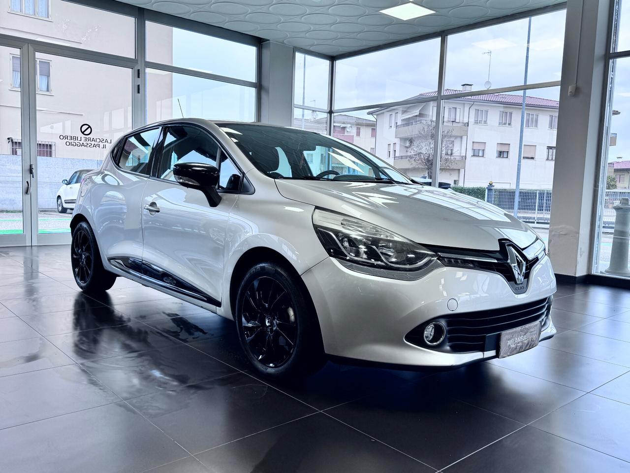 Renault Clio 1.2 75 CV 5 porte Duel