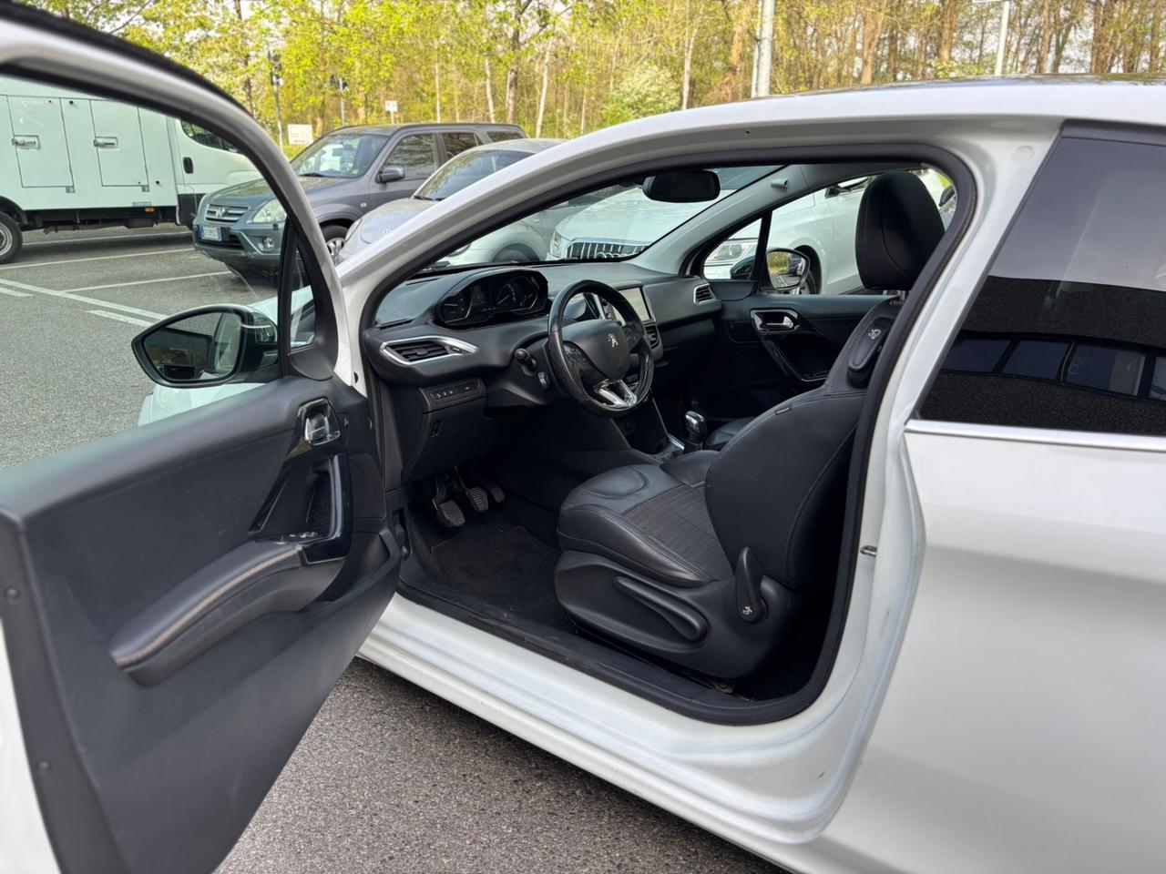 Peugeot 208 1.6 e-HDi 92 CV Stop&Start 3 porte Allure