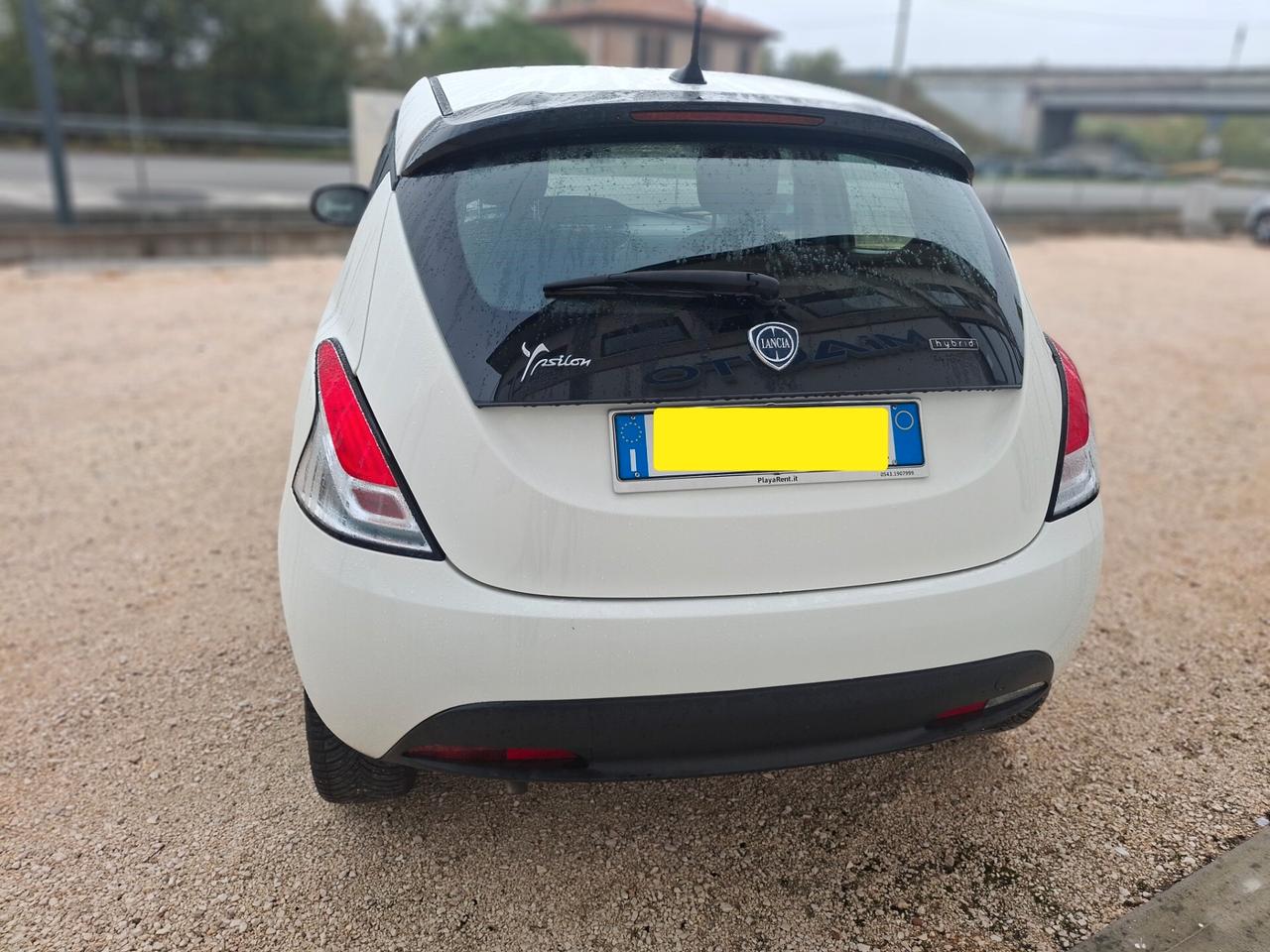Lancia Ypsilon 1.0 FireFly 5 porte S&S Hybrid Gold