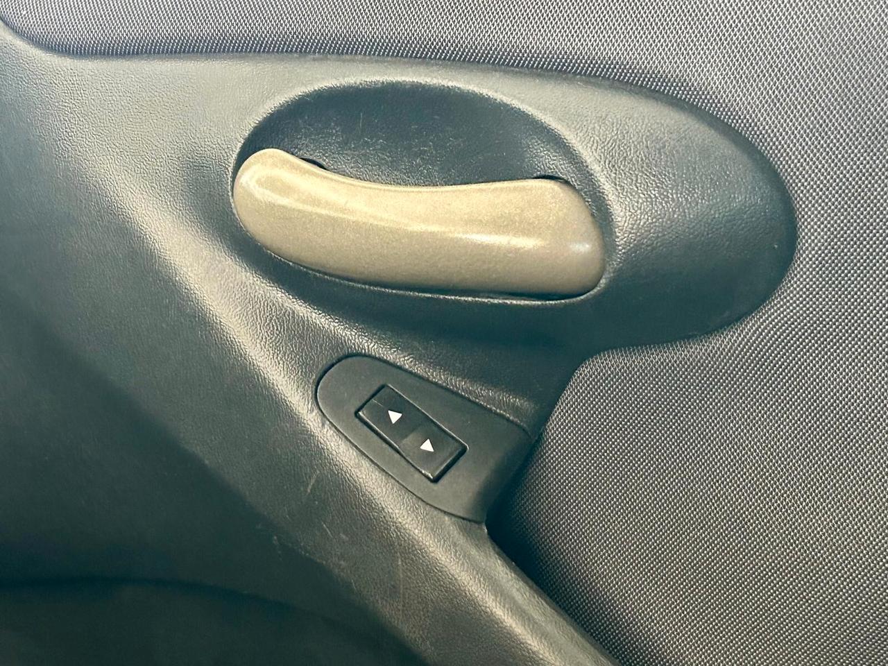 FIAT STILO COUPE' PER NEOPATENTATI *6 SPEED E TI SENTI SHUMY!*BENZINA1.4 16V 95CV* CLIMA + CERCHI IN LEGA + VETRI NERI*