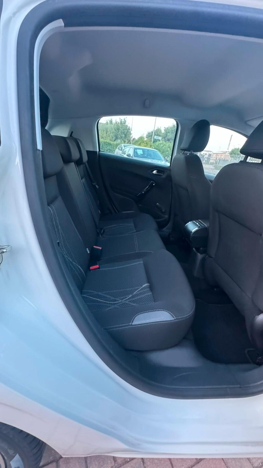 Peugeot 208 1.4 HDi 68 CV 5 porte Allure