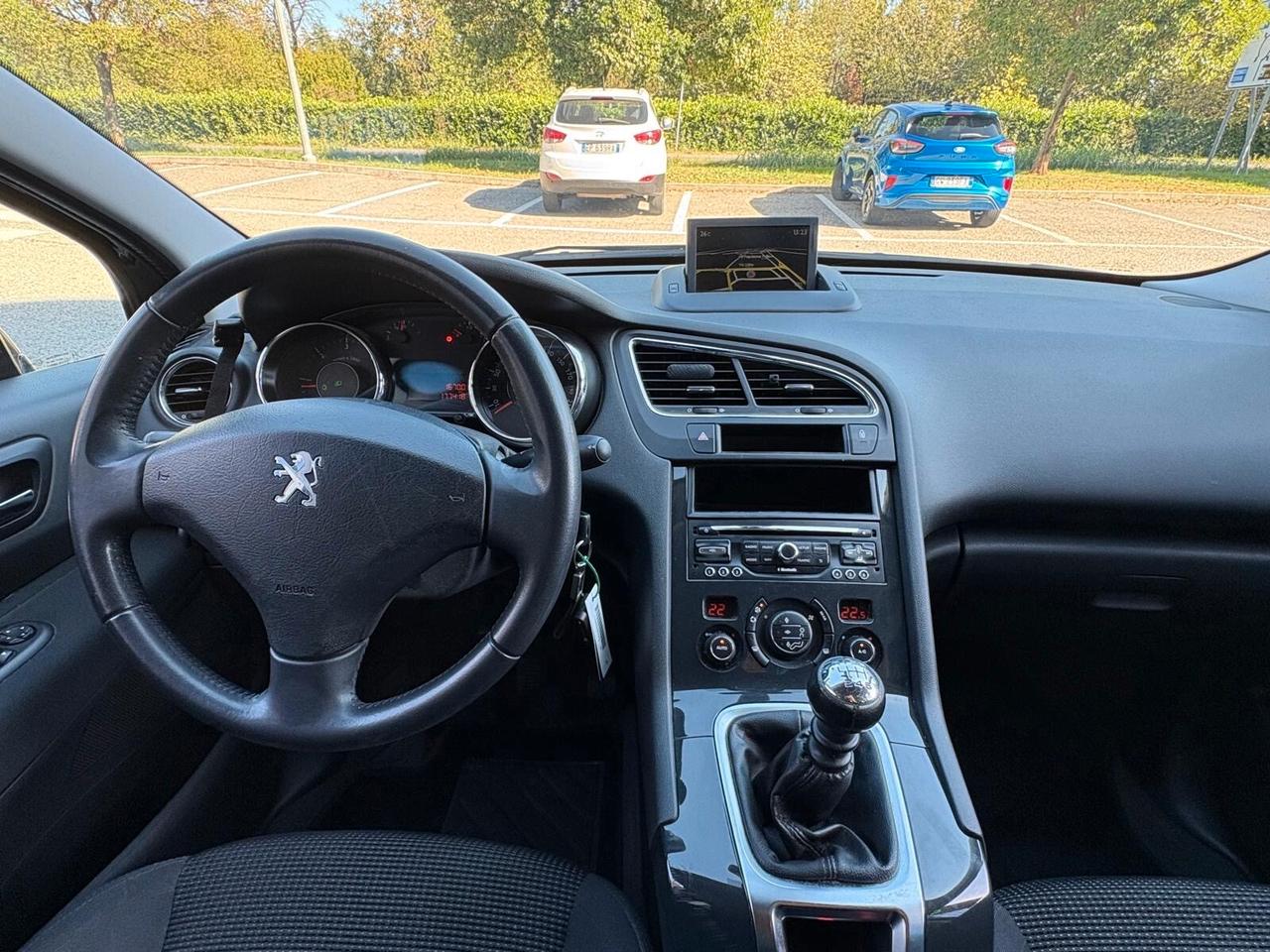 Peugeot 5008 BlueHDi 120 cv Neopatentati