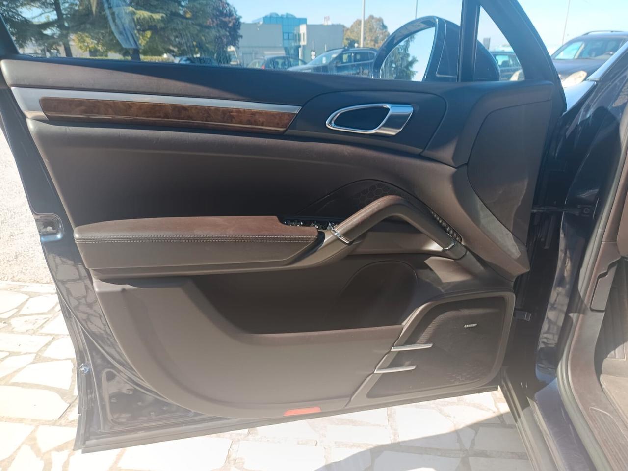 Porsche Cayenne 3.0 Diesel Tua da 260€ al Mese