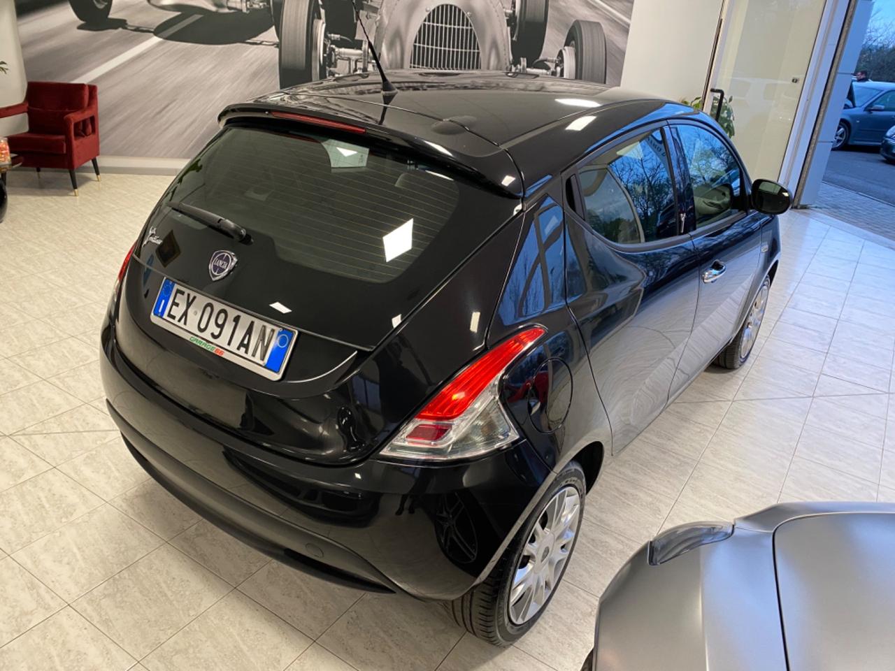 Lancia Ypsilon 1.2 69 CV 5 porte Silver