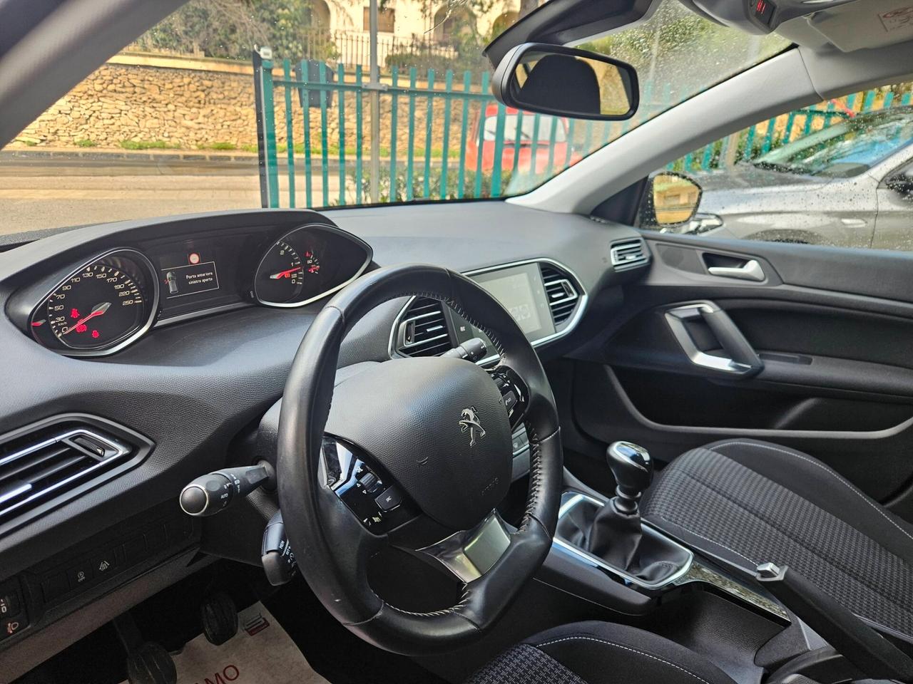 Peugeot 308 BlueHDi 100 S&S Business