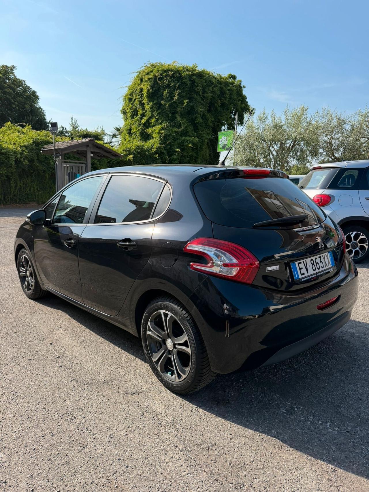 Peugeot 208 1.4 HDi 68 CV 5 porte Active Neopatentati